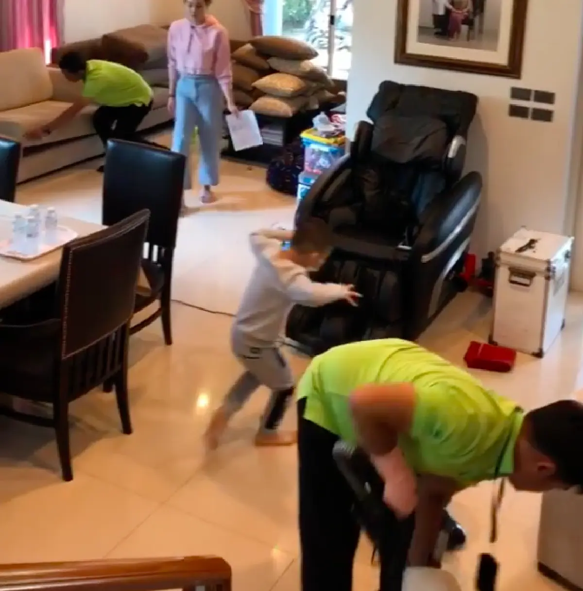 “ตั๊ก บงกช” ทำความสะอาดบ้านครั้งใหญ่ หลังประสบปัญหาฝุ่น PM 2.5 ทำพิษใส่ครอบครัว