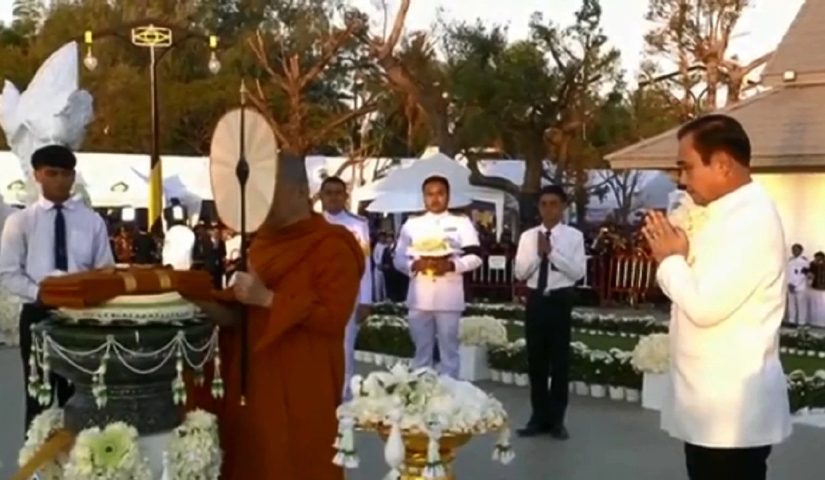 นายกฯ นำรัฐมนตรีร่วมพิธีพระราชทานเพลิง "หลวงพ่อคูณ"