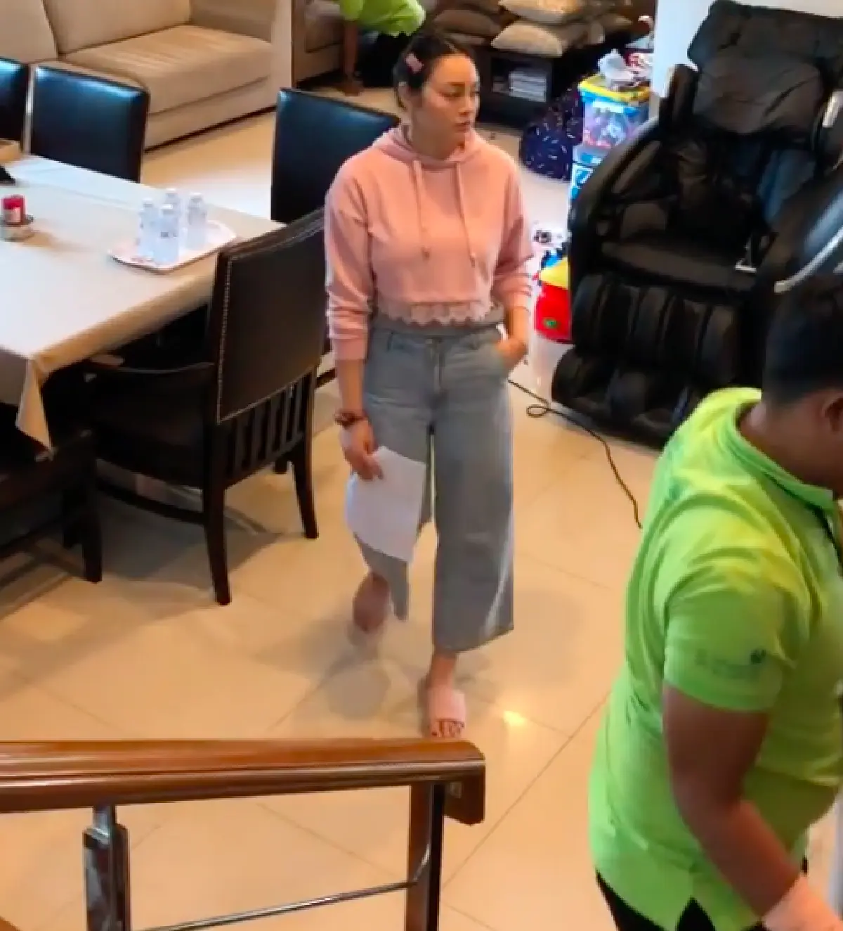 “ตั๊ก บงกช” ทำความสะอาดบ้านครั้งใหญ่ หลังประสบปัญหาฝุ่น PM 2.5 ทำพิษใส่ครอบครัว