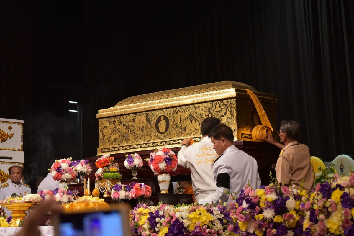 เคลื่อนสรีระสังขาร "หลวงพ่อคูณ" เตรียมพระราชทานเพลิงคืนนี้