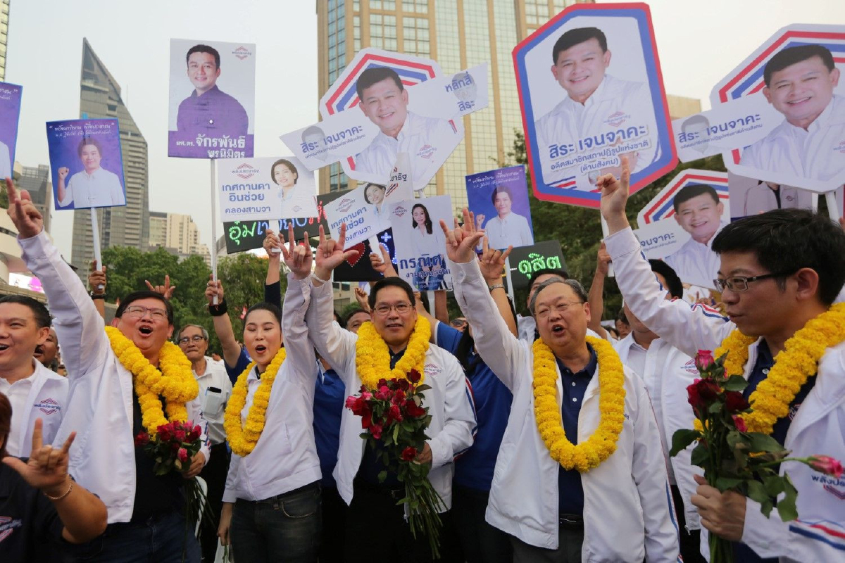 พลังประชารัฐเปิดนโยบายกทม. ชูแก้ปัญหาฝุ่นละออง-นำรถเก่าแลกซื้อรถพลังไฟฟ้า พลังประชารัฐเปิดนโยบายกทม. ชูแก้ปัญหาฝุ่นละออง-นำรถเก่าแลกซื้อรถพลังไฟฟ้า