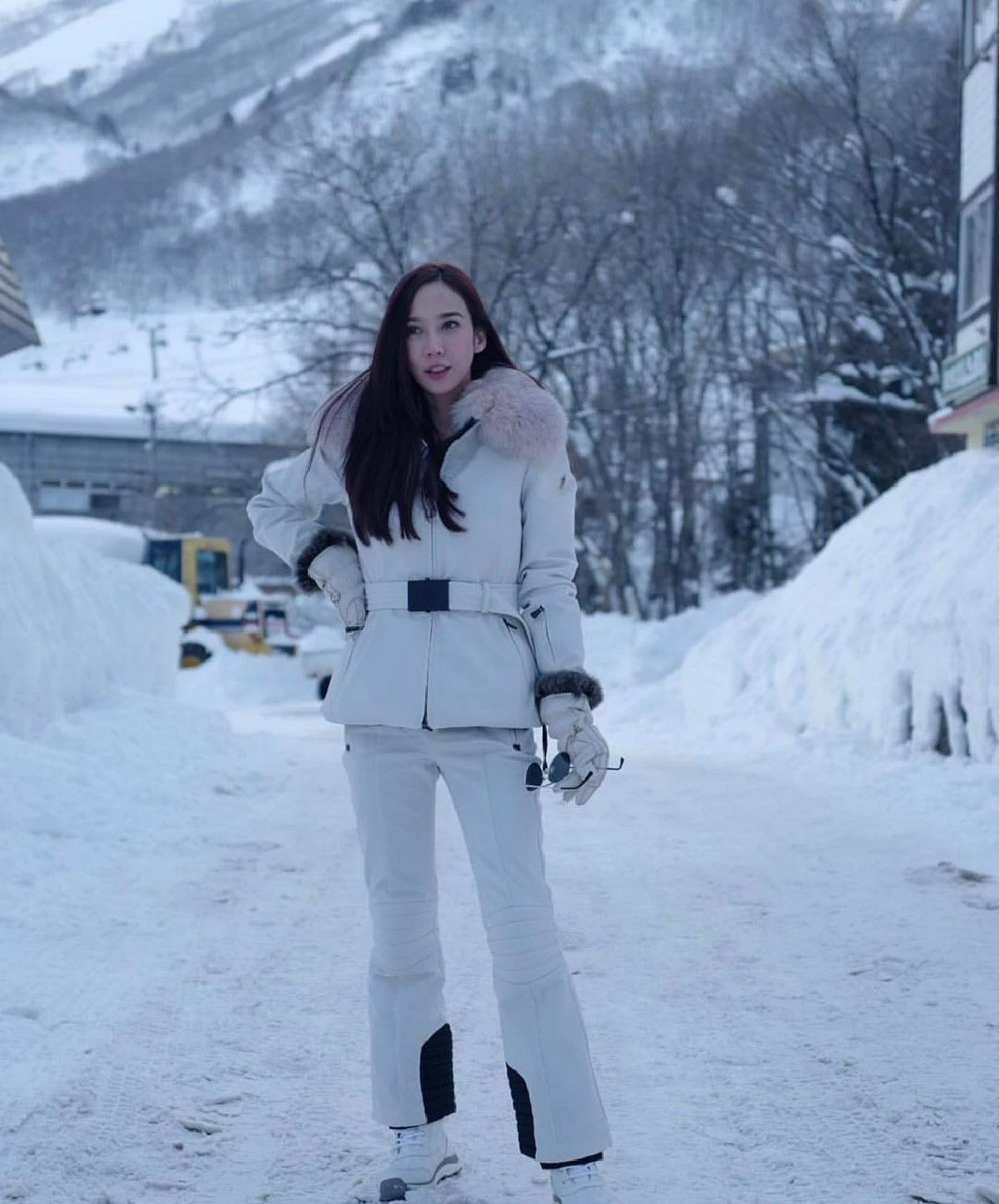 สวยครบจบที่แม่! อั้ม พัชราภา แต่งหน้าเบาๆจัดลุคสวยสดใสไปเล่นสกี