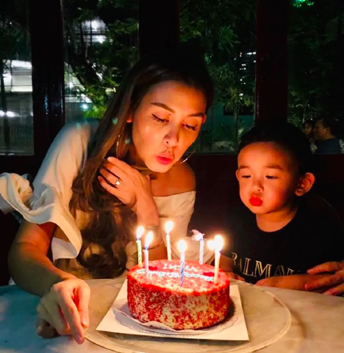 แฮปปี้เวอร์ “วิกกี้” ฉลองวันเกิดอายุครบ 38 ปี ด้านสามี “ชาย” จัดเต็มจ้างเชฟมาทำอาหาร