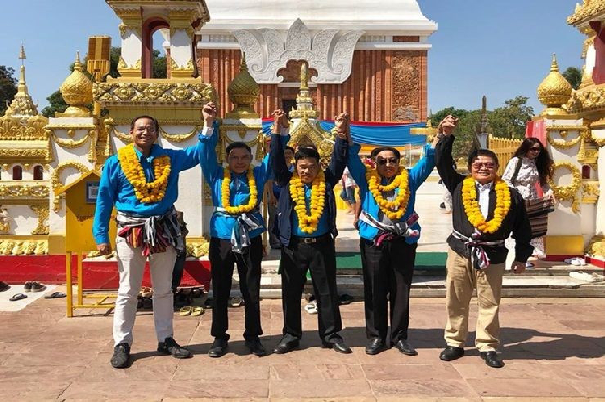 "กรณ์"ลุยนครพนมชูนโยบายแก้จน-ประกันรายได้เกษตรกร-โฉนดสีฟ้า "กรณ์"ลุยนครพนมชูนโยบายแก้จน-ประกันรายได้เกษตรกร-โฉนดสีฟ้า