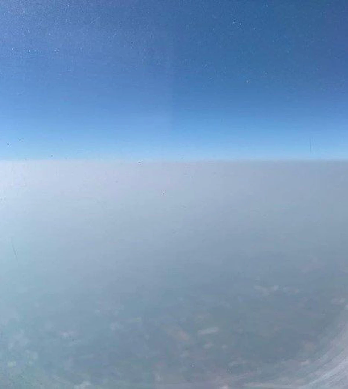 อากาศย่ำแย่! นุสบา ปุณณกันต์ เผยภาพถ่ายจากเครื่องบิน..พบฝุ่นหนาถึงขั้นวิกฤต