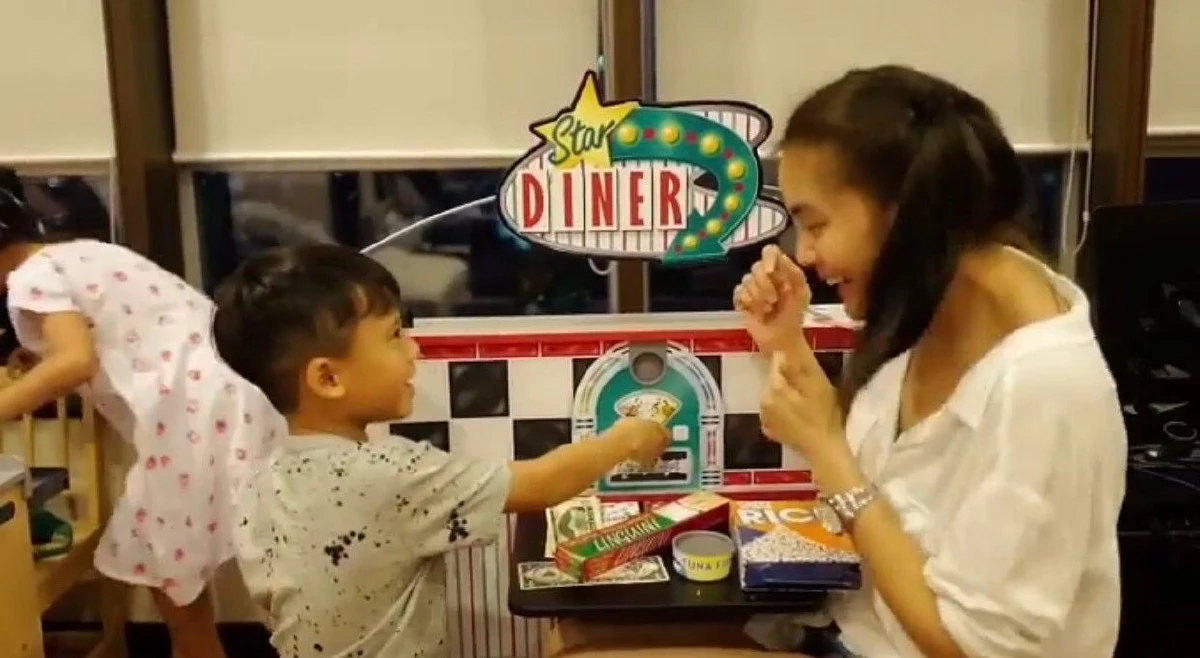 มุมน่ารักๆของ เจนี่ กับบทบาท น้าเจี๊ยบ เล่นสนุกกับหลานแฝด บีนา-บรู๊คลิน (คลิป)