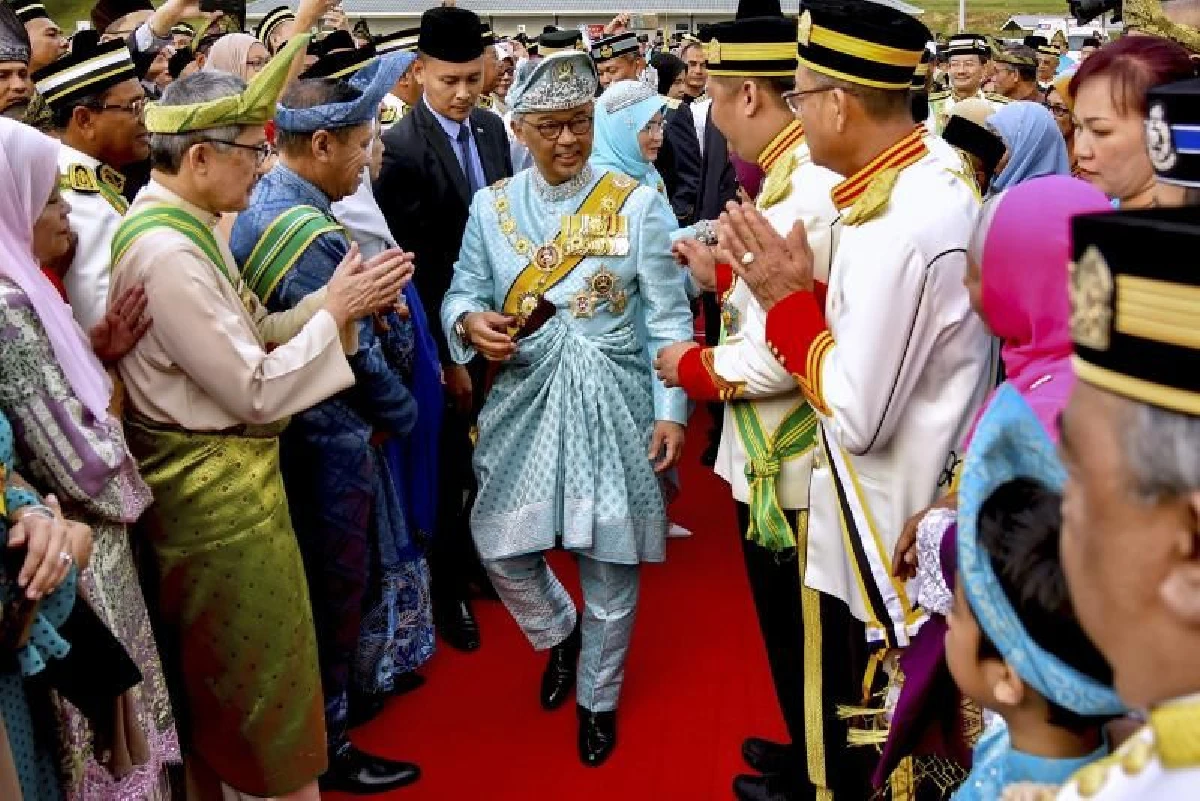 สุลต่านอับดุลลาห์ แห่งรัฐปะหัง ขึ้นครองราชย์
