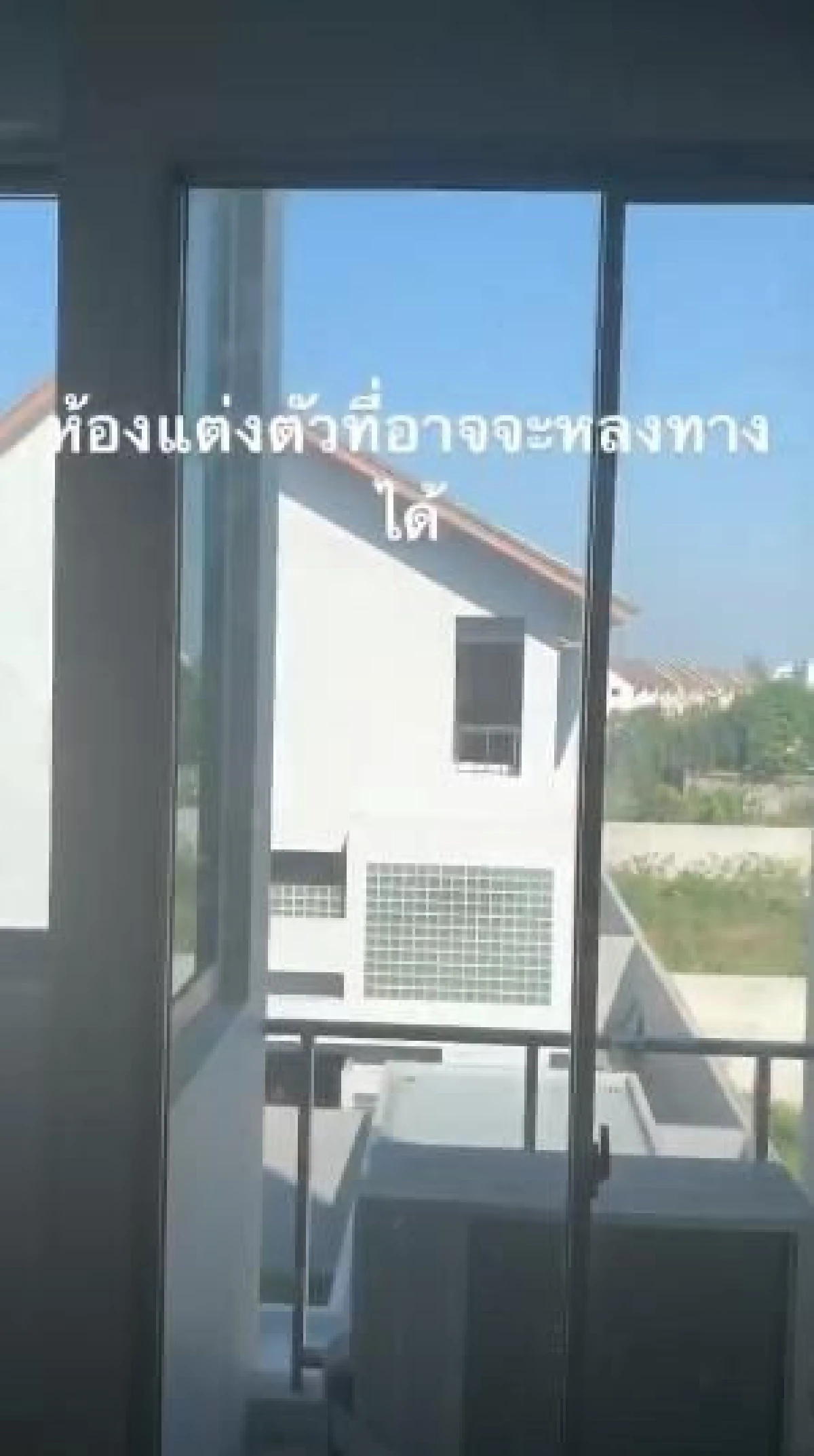 พลอย เฌอมาลย์ พาส่องห้องแต่งตัวสุดอลังการที่เธอออกแบบเอง