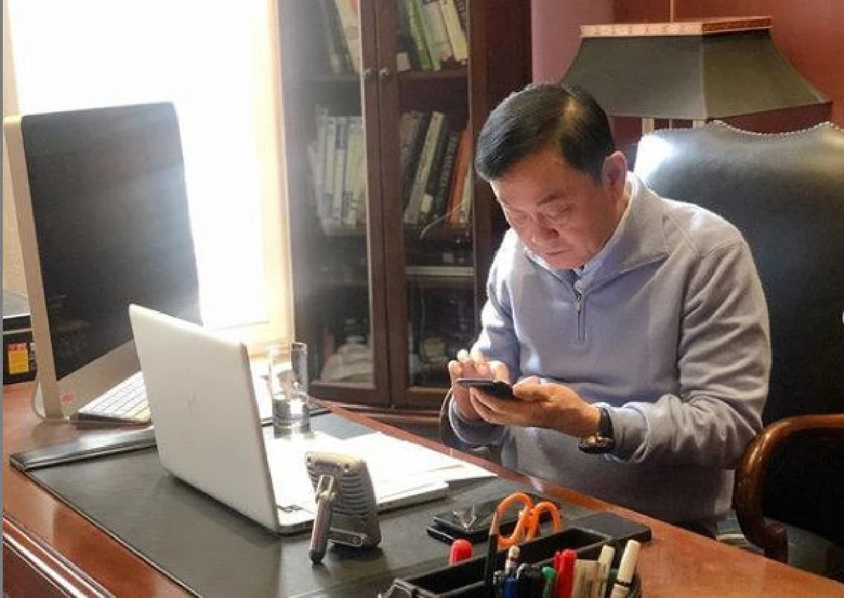 ทักษิณ อารมณ์ดีซ้อมเดินส่งตัวลูกสาว