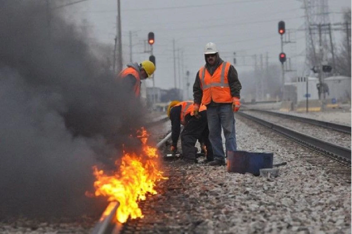 การรถไฟชิคาโกจุดไฟเผาราง ละลายน้ำแข็งโพลาร์ วอร์เท็กซ์