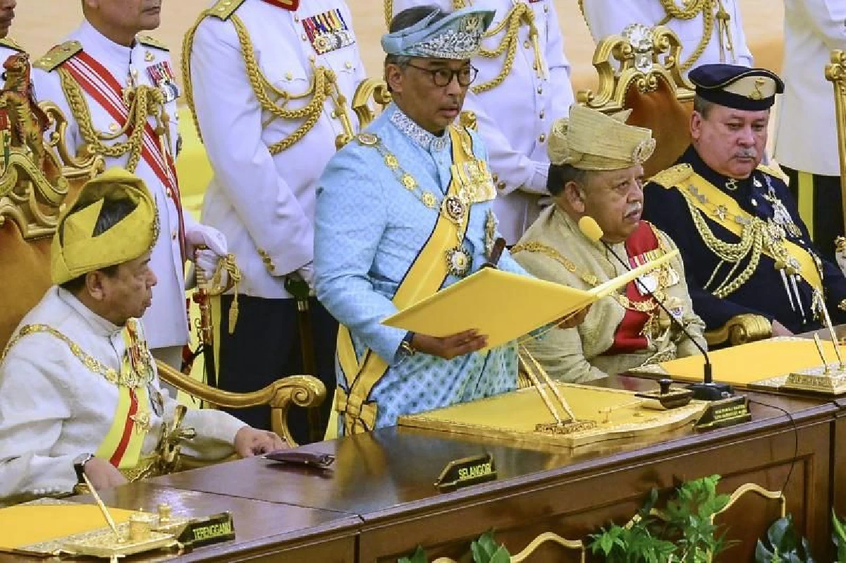 สุลต่านอับดุลลาห์ แห่งรัฐปะหัง ขึ้นครองราชย์