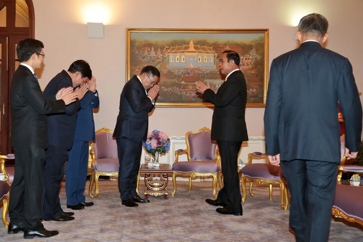 "บิ๊กตู่"รับเทียบเชิญพรรคพปชร.แต่ขอเวลาตัดสินใจ