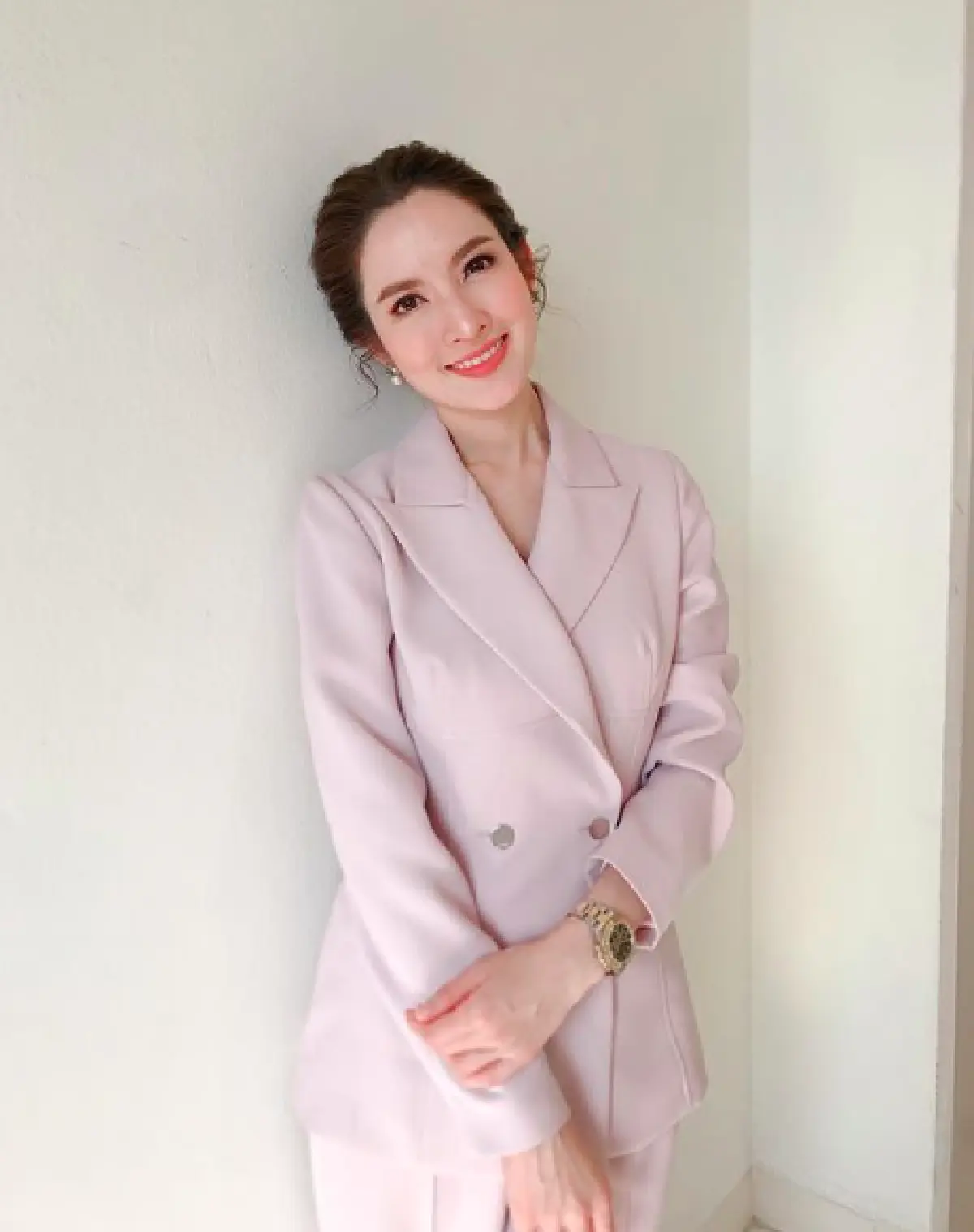 "แอฟ ทักษอร" กับลุคใหม่ผมหน้าม้า มาสายแบ๊วสไตล์เกาหลี