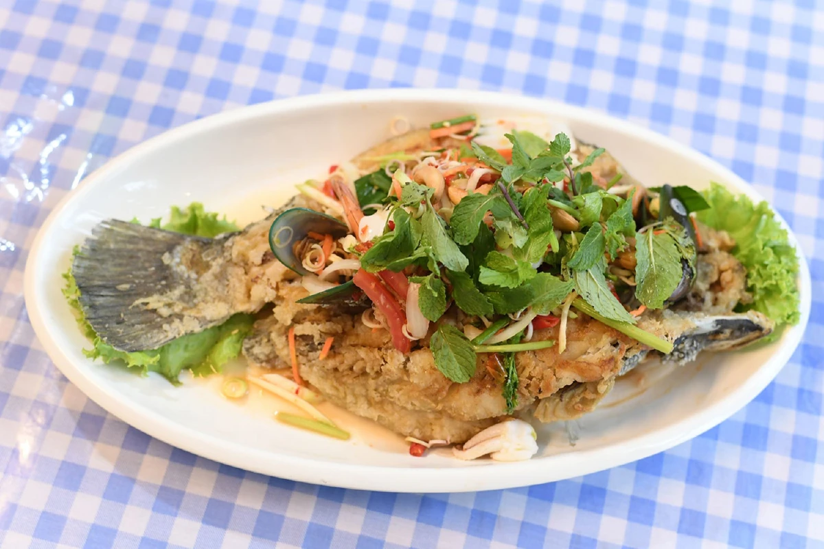 ซีฟู้ดสดแซ่บฟิน บ้านสินทะเล