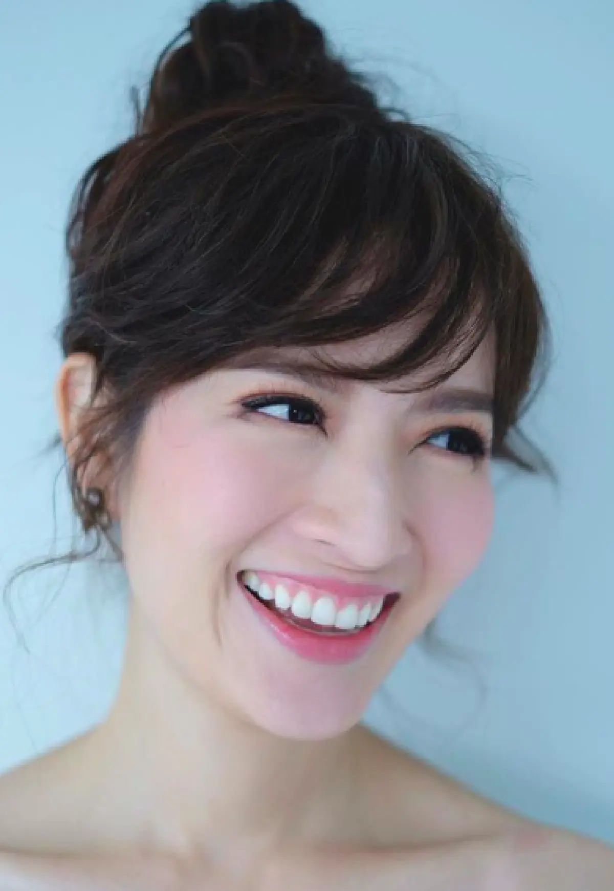 "แอฟ ทักษอร" กับลุคใหม่ผมหน้าม้า มาสายแบ๊วสไตล์เกาหลี