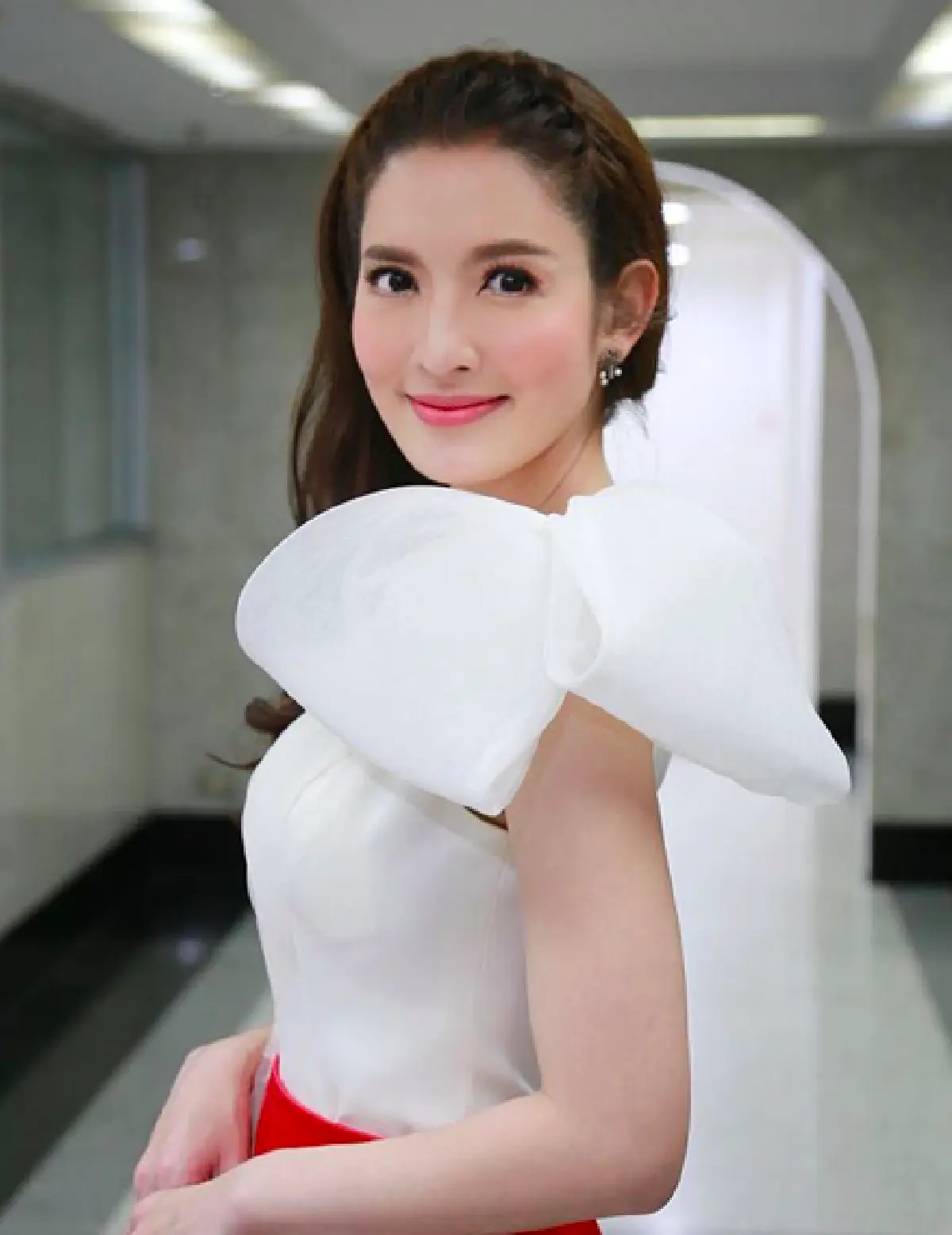 "แอฟ ทักษอร" กับลุคใหม่ผมหน้าม้า มาสายแบ๊วสไตล์เกาหลี