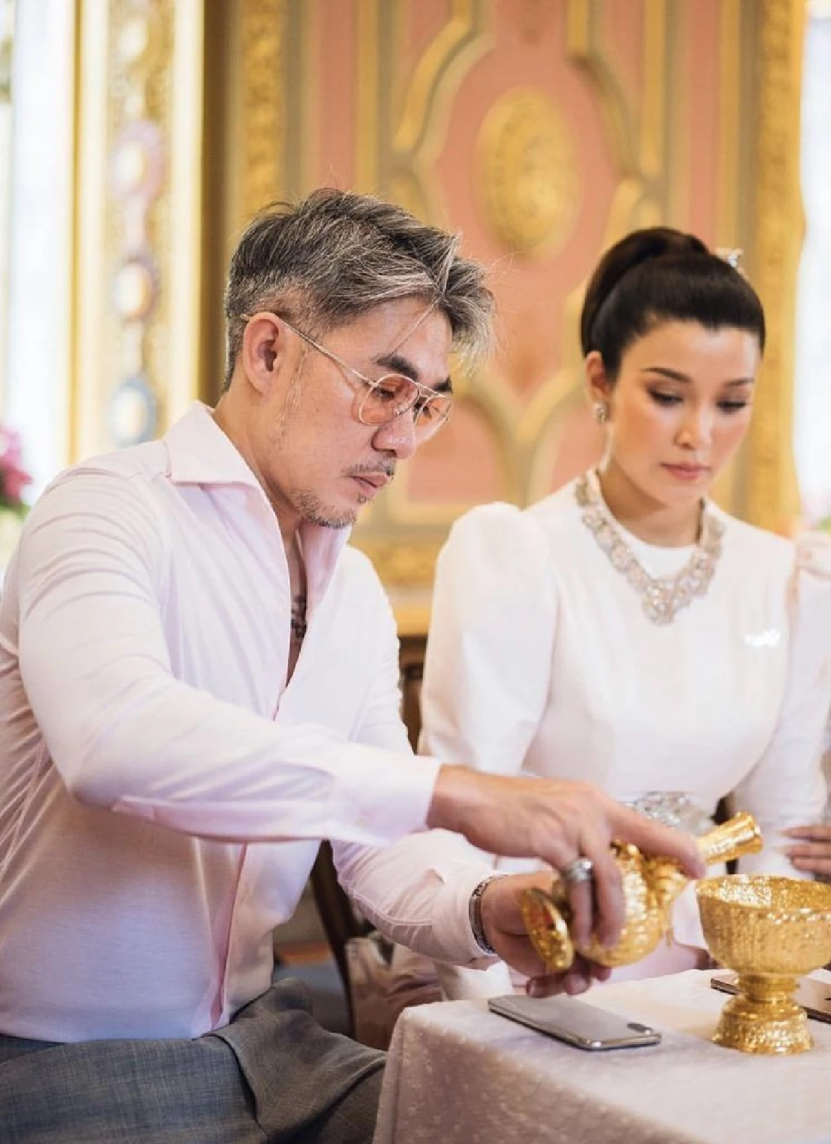 อิ่มอกอิ่มใจ! “เอมมี่ มรกต” สวมชุดไทยสวยสง่าทำบุญวันเกิดอายุครบ 35