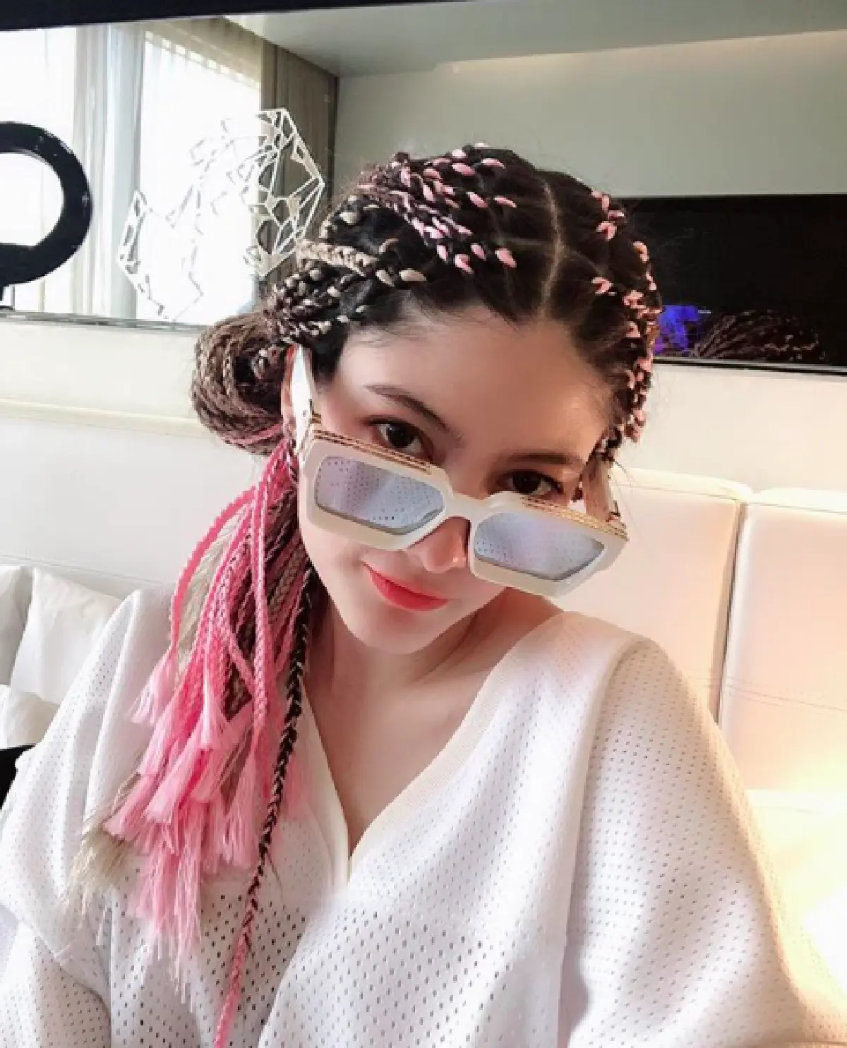 แม่เปรี้ยวมาก! อัพเดทผมเก๋ๆ “มาร์กี้” กับผมทรงเดรดล็อกสีชมพูสดใส