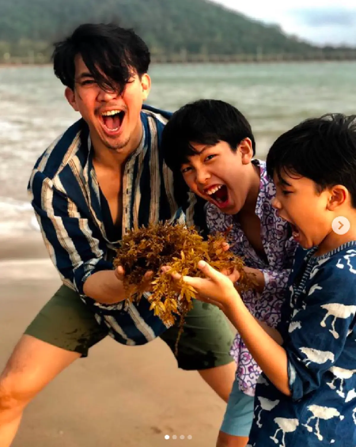 “เคน-หน่อย” พาลูกชาย “น้องคุน-น้องจุน” หนีฝุ่นพิษ PM 2.5 ไปเที่ยวทะเลชุมพร