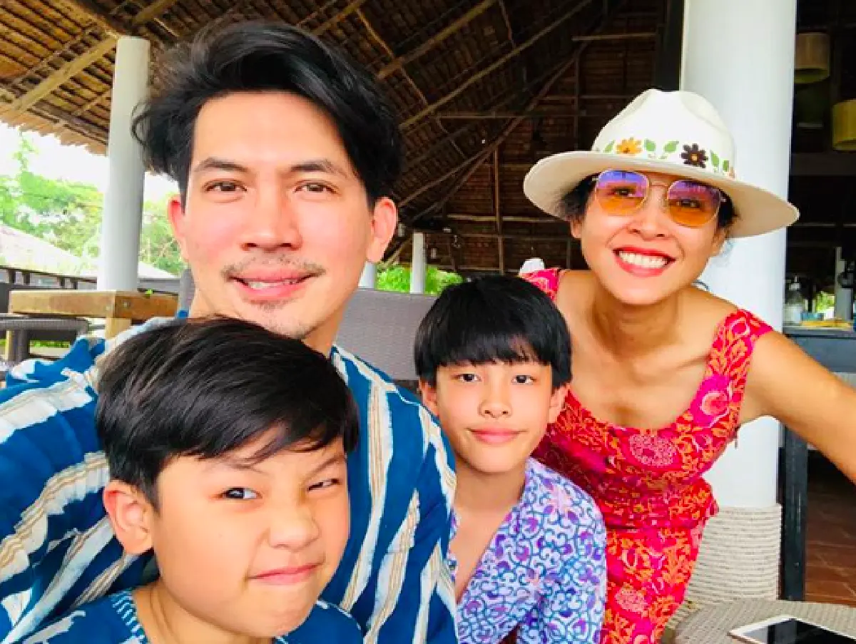 “เคน-หน่อย” พาลูกชาย “น้องคุน-น้องจุน” หนีฝุ่นพิษ PM 2.5 ไปเที่ยวทะเลชุมพร