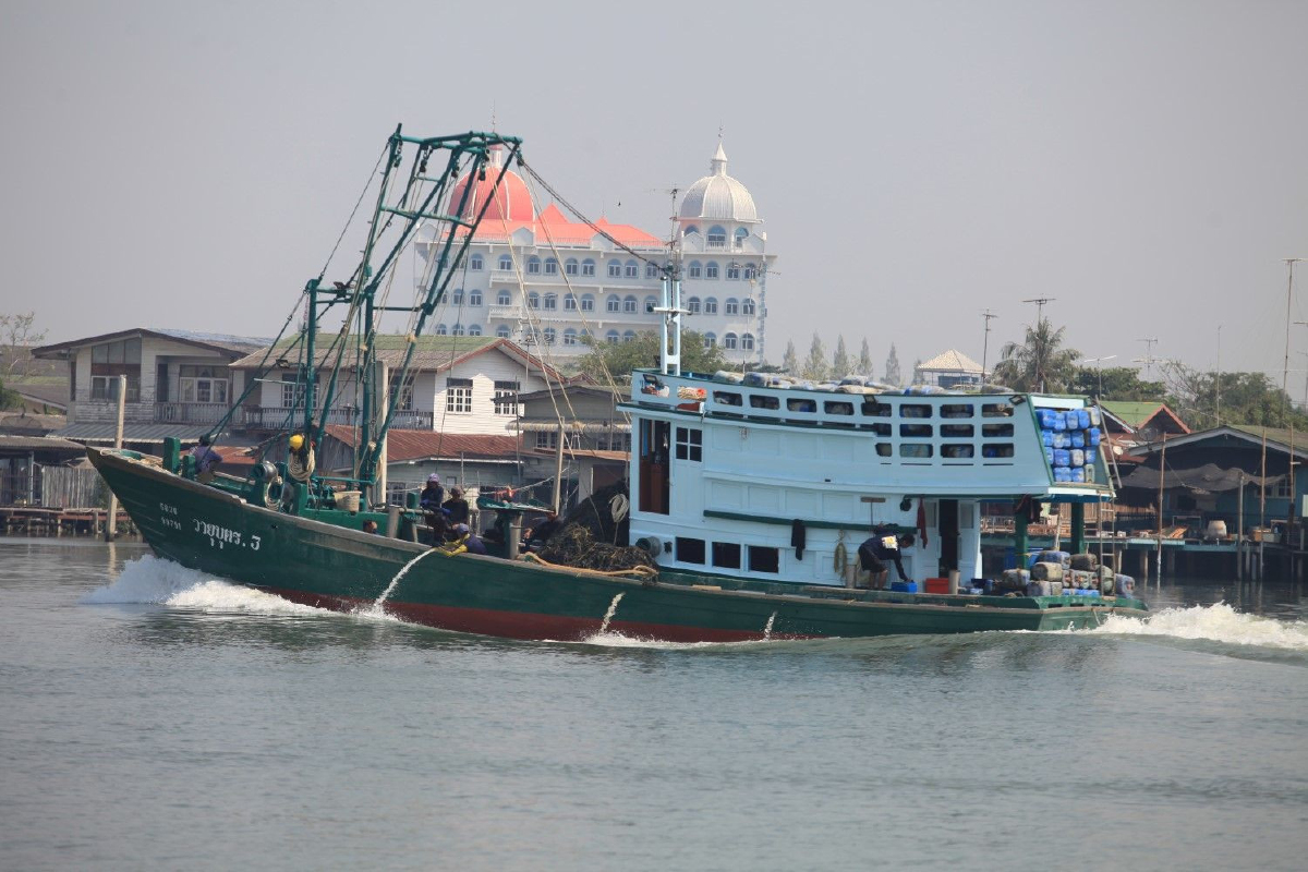 รมว.เกษตรฯสั่งเร่งแจงปมซื้อคืนเรือสกัดม็อบชาวประมง รมว.เกษตรฯสั่งเร่งแจงปมซื้อคืนเรือสกัดม็อบชาวประมง