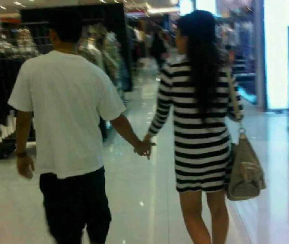 8 ปีแล้วนะจ๊ะ! “โต้ง” โพสต์ภาพหวานจับมือ “ปราง” ทำคนโสดตายเรียบ