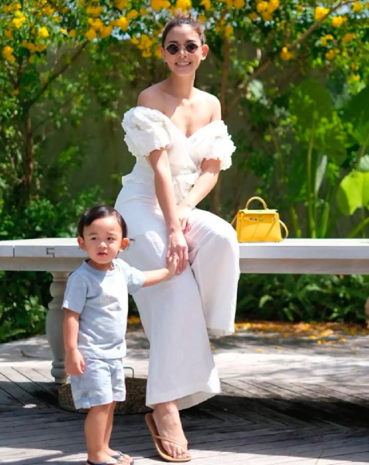 ทริปนี้คุณแม่ขอแซ่บ! "ชาย-วิกกี้" พา "น้องตฤณ" เที่ยวภูเก็ต โชว์หุ่นแซ่บ