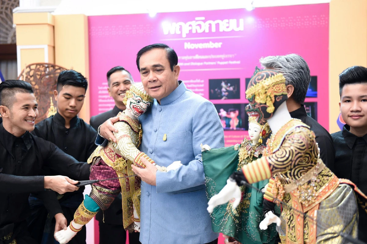 "บิ๊กตู่" อารมณ์ดี "ครวญเพลงยิ่งรู้จักยิ่งรักเธอ-ตีระนาดธรณีกรรแสง"