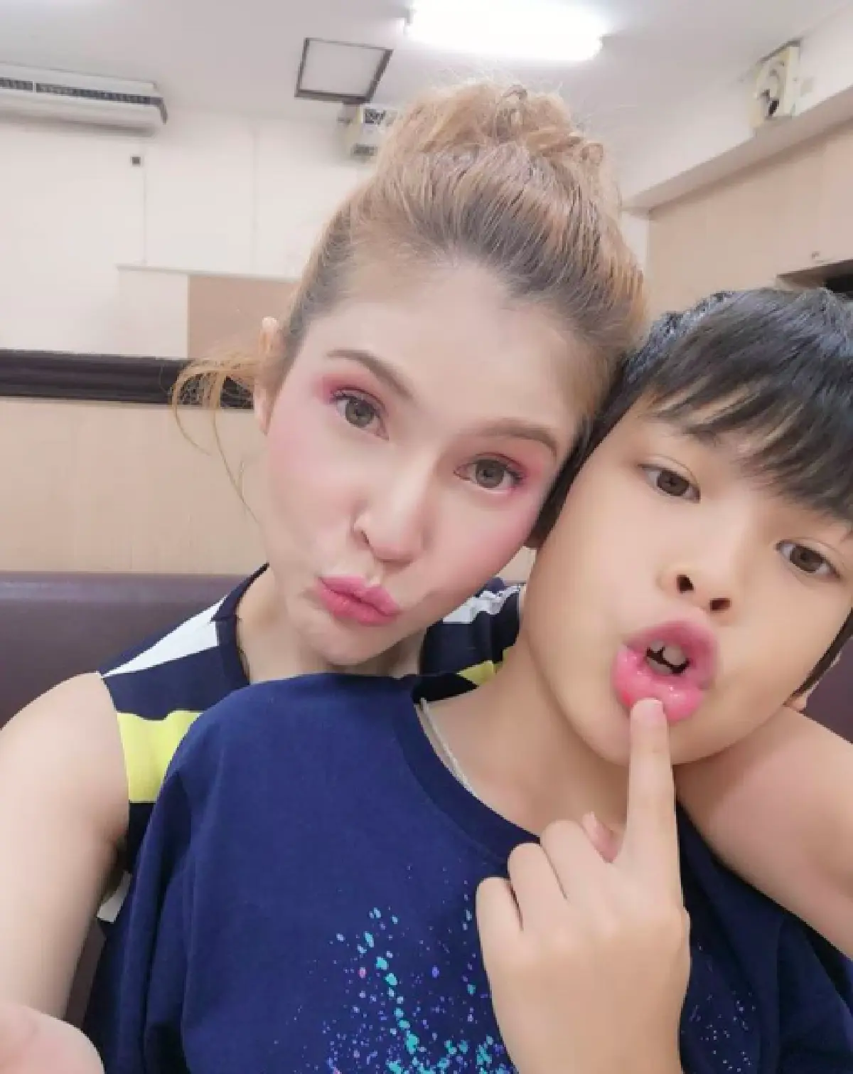 แต่ละวันผ่านไป..มันไม่ง่าย “แอนนี่ บรู๊ค” ใช้ความสตรองฟันฝ่าอุปสรรค ดูแลแม่ป่วยหนัก