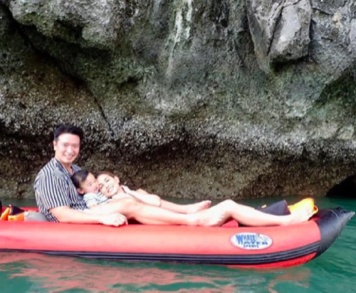 ทริปนี้คุณแม่ขอแซ่บ! "ชาย-วิกกี้" พา "น้องตฤณ" เที่ยวภูเก็ต โชว์หุ่นแซ่บ