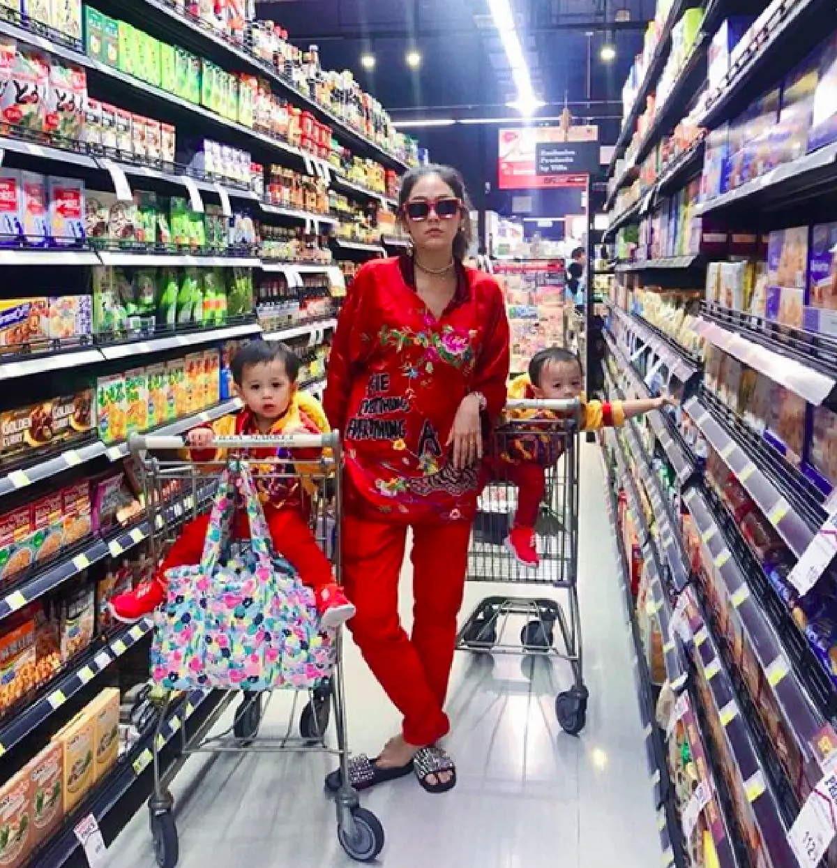 ส่องแฟชั่นซุปตาร์ฟันน้ำนม “น้องสายฟ้า-น้องพายุ” ต้อนรับวันตรุษจีน บอกเลยน่ารักทุกชุด