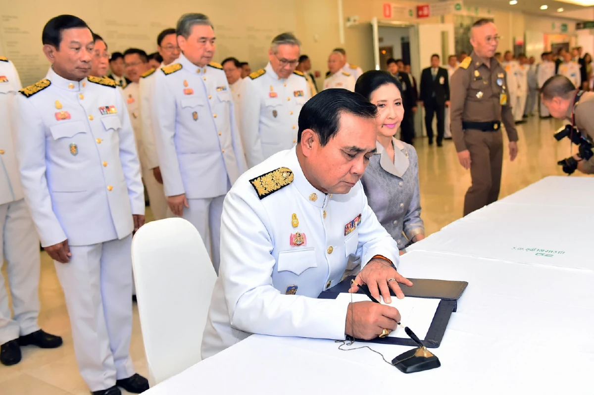 นายกฯนำ ครม.ถวายพระพร "พระองค์โสมฯ" ที่ ร.พ.จุฬาฯ