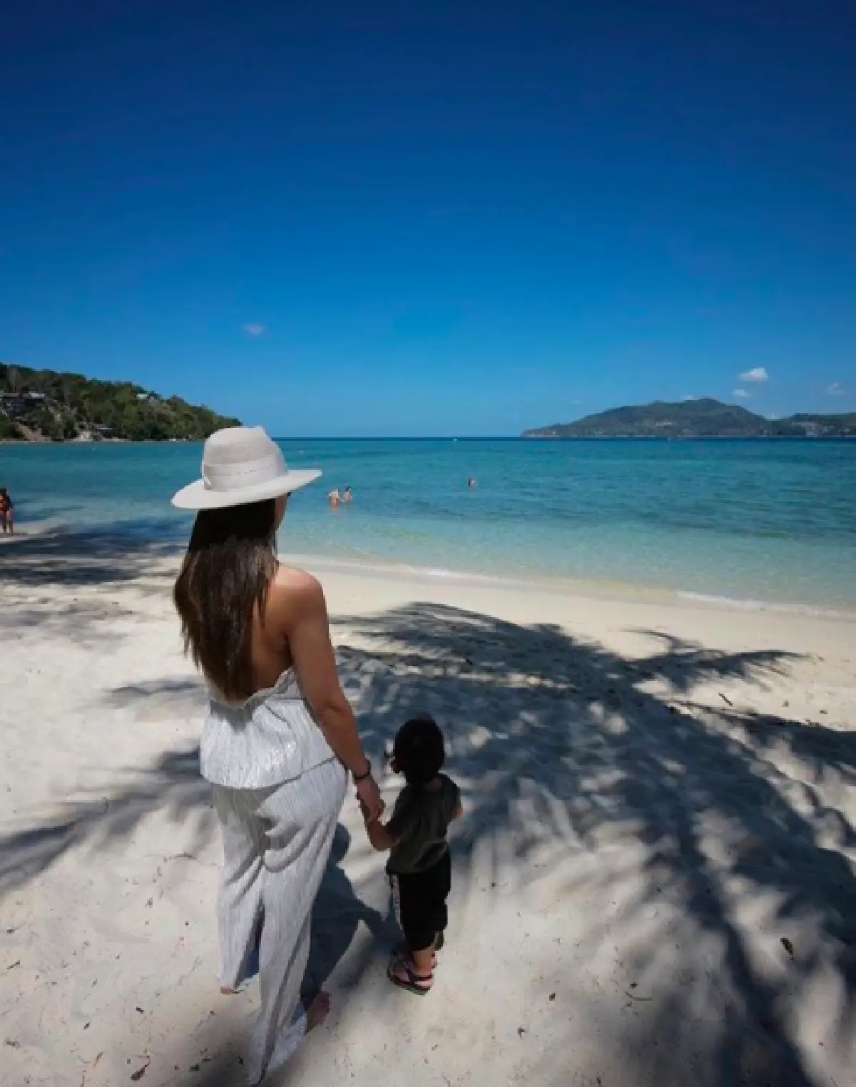 ทริปนี้คุณแม่ขอแซ่บ! "ชาย-วิกกี้" พา "น้องตฤณ" เที่ยวภูเก็ต โชว์หุ่นแซ่บ