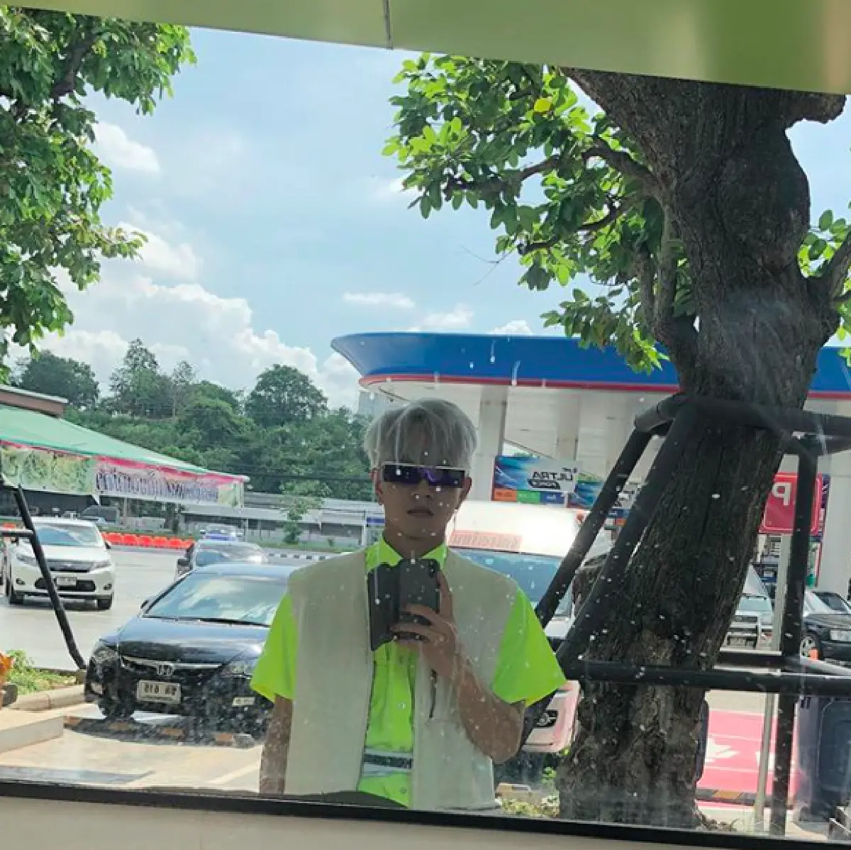 ฉีกทุกกฏแฟชั่น! “โทนี่” ทั้งมีเขี้ยว ทั้งสีผมใหม่ แต่ความหล่อยังคงเดิม