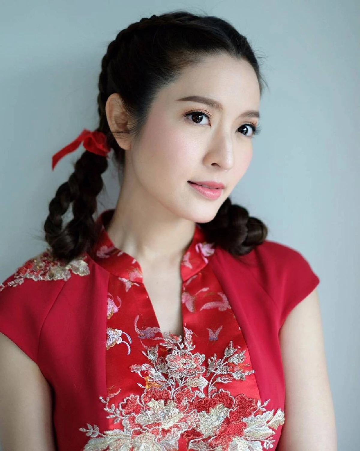 ลุคนี้สวยหน้าเด็กมาก! แอฟ ทักษอร ในลุคอาหมวยสวมชุดกี่เพ้ารับตรุษจีน