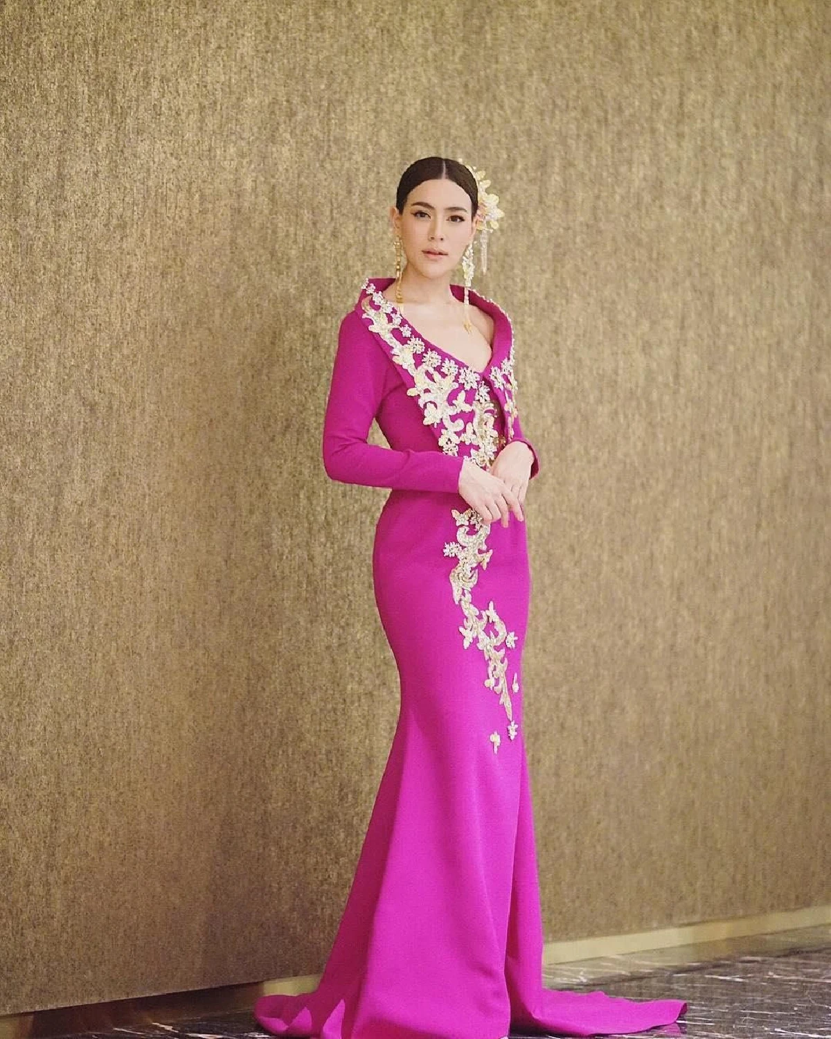 คิมเบอร์ลี่ สวยเริ่ด! แหวกโชว์เนินอกขาวเนียนรับตรุษจีน