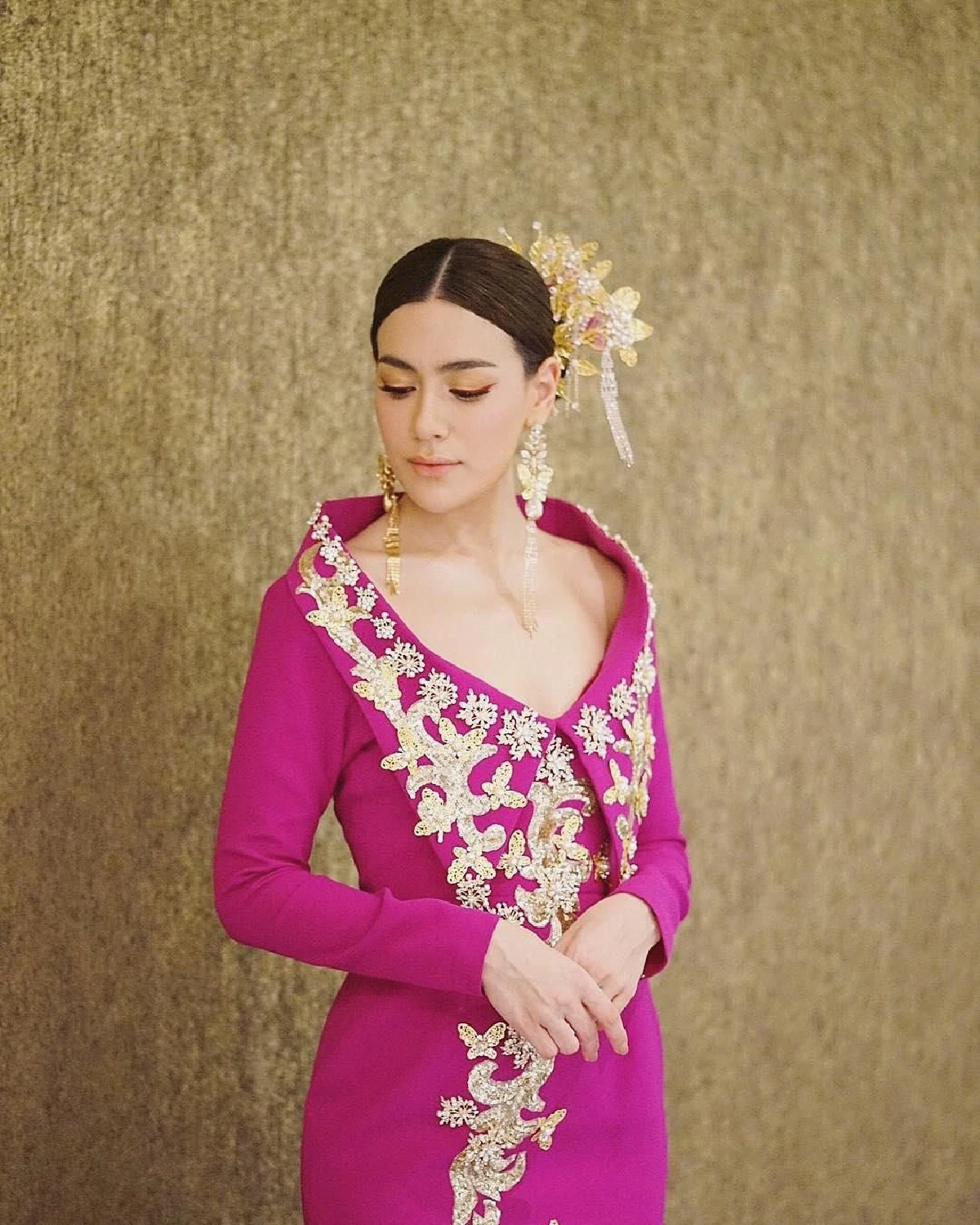 คิมเบอร์ลี่ สวยเริ่ด! แหวกโชว์เนินอกขาวเนียนรับตรุษจีน