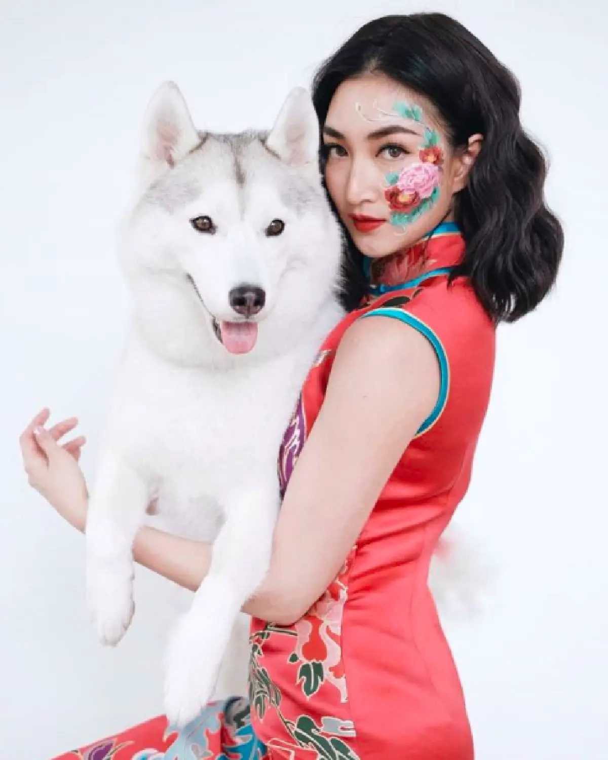 ส่องภาพเหล่าสาวๆ คนบันเทิงใส่ชุดจีน ใส่กี่เพ้าสวยๆ เป๊ะปังต้อนรับปีหมูทอง