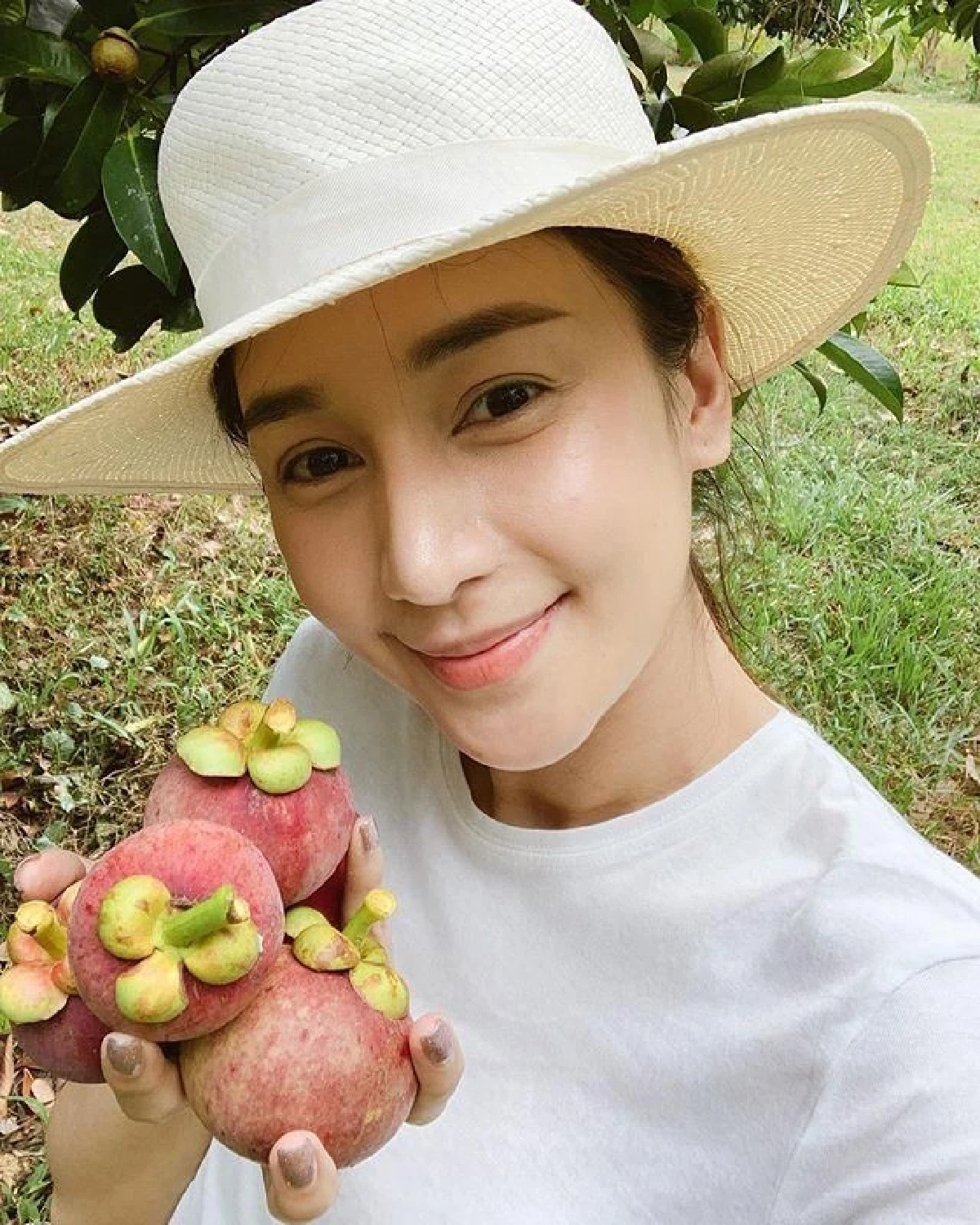 เนย โชติกา พาลูกชายเที่ยวบ้านสวนคุณยาย ใช้ชีวิตใกล้ชิดธรรมชาติ