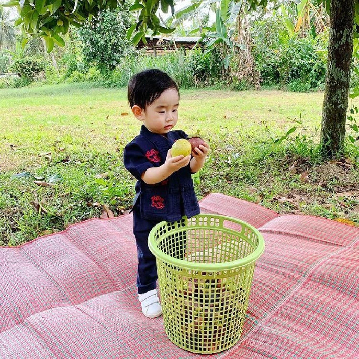 เนย โชติกา พาลูกชายเที่ยวบ้านสวนคุณยาย ใช้ชีวิตใกล้ชิดธรรมชาติ