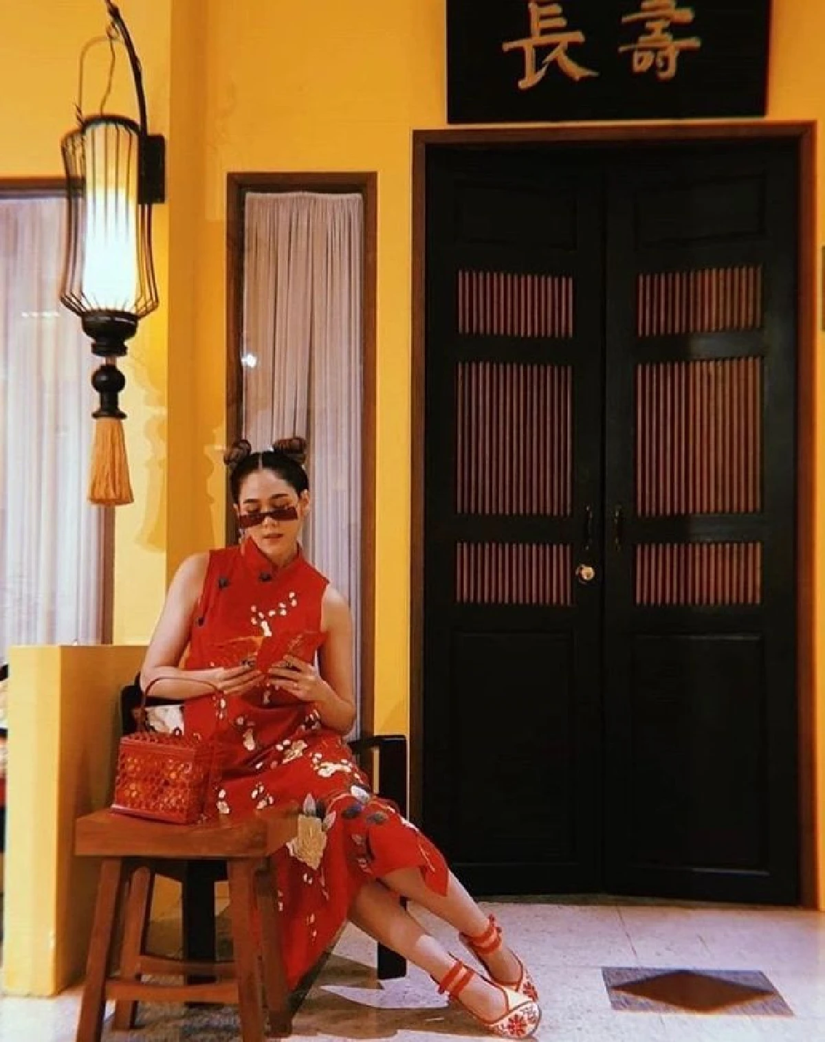 ส่องภาพเหล่าสาวๆ คนบันเทิงใส่ชุดจีน ใส่กี่เพ้าสวยๆ เป๊ะปังต้อนรับปีหมูทอง