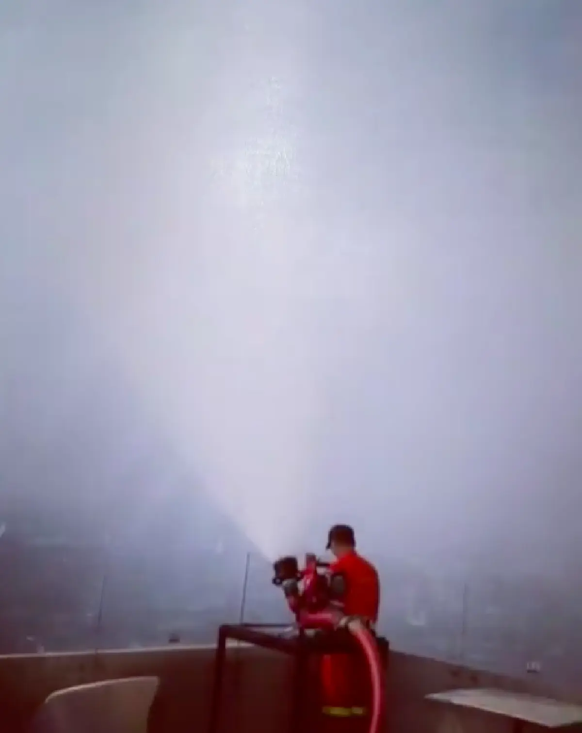 "บุ้ง สะธี” ขอร่ายยาวชี้แจงการพ่นละอองน้ำจากตึกใบหยก หลังมีคนมองไร้สาระเปลืองงบ