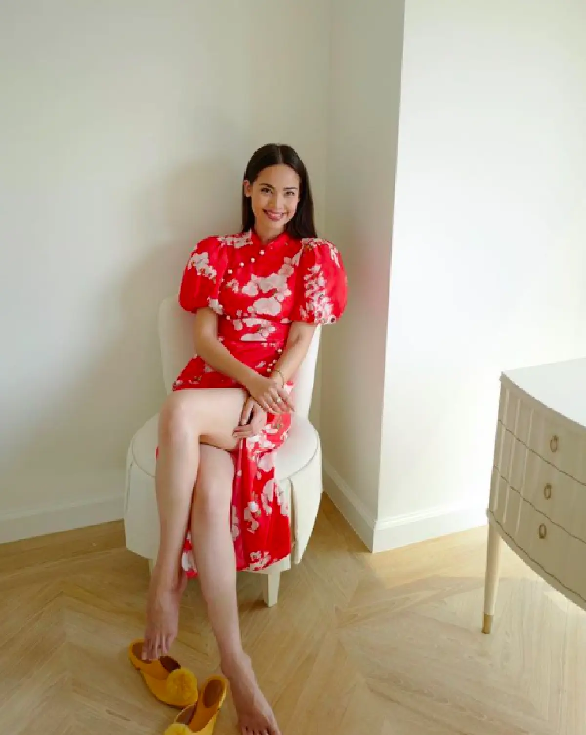 ส่องภาพเหล่าสาวๆ คนบันเทิงใส่ชุดจีน ใส่กี่เพ้าสวยๆ เป๊ะปังต้อนรับปีหมูทอง