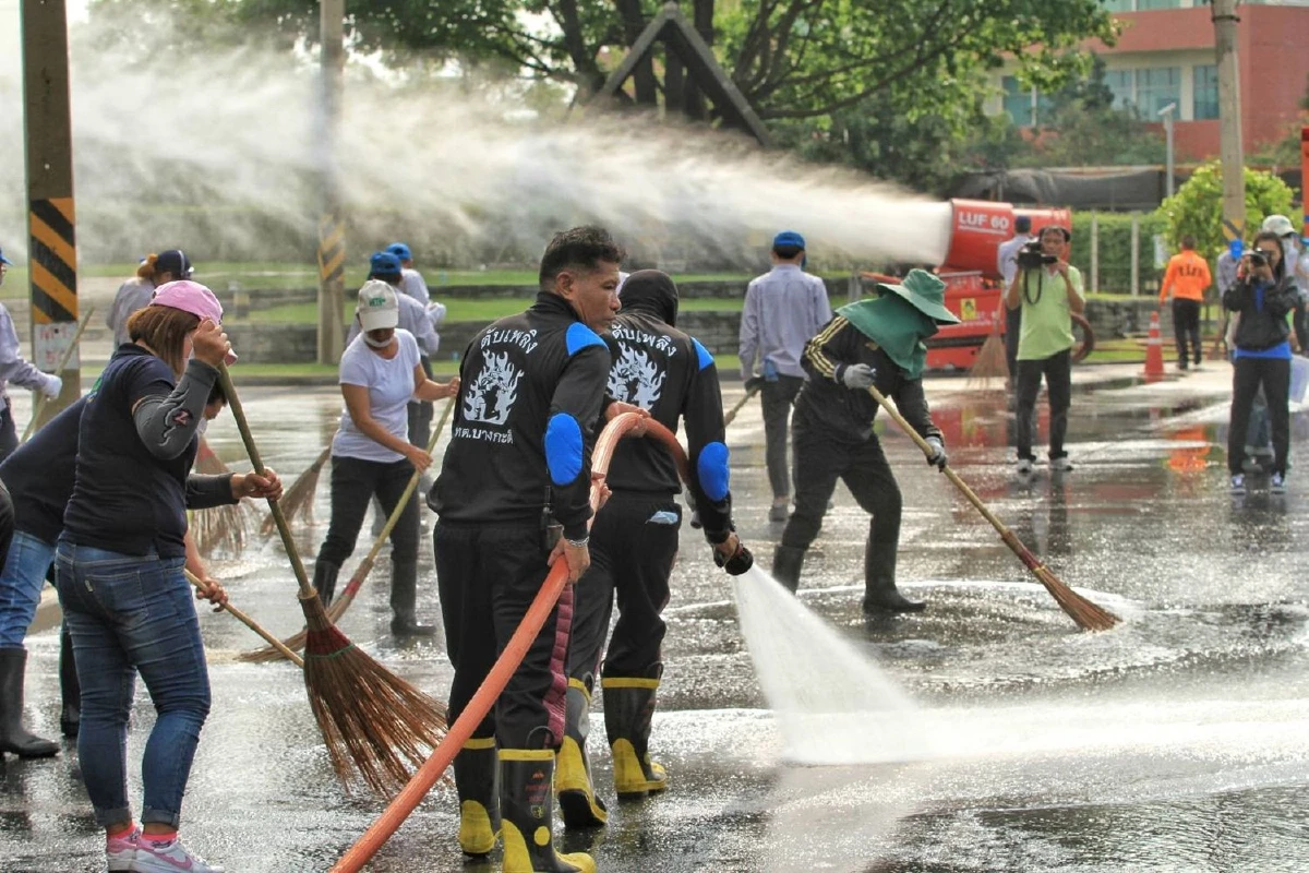 ลุยบิ๊กคลีนนิ่งสวนอุตสาหกรรมบางกะดีลดฝุ่นในอากาศ