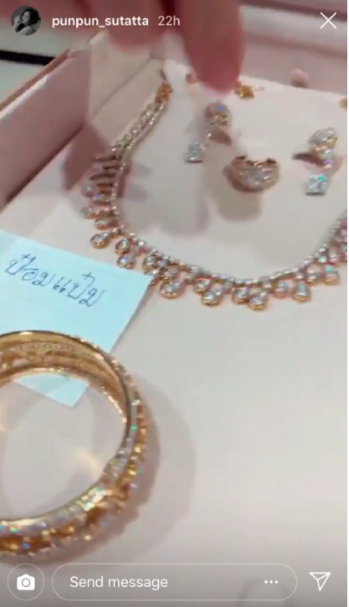 อั่งเปาที่ไม่ธรรมดา! “อาม่า” จัดเครื่องเพชรชุดใหญ่ให้ “ปันปัน” แทนการแจกซอง