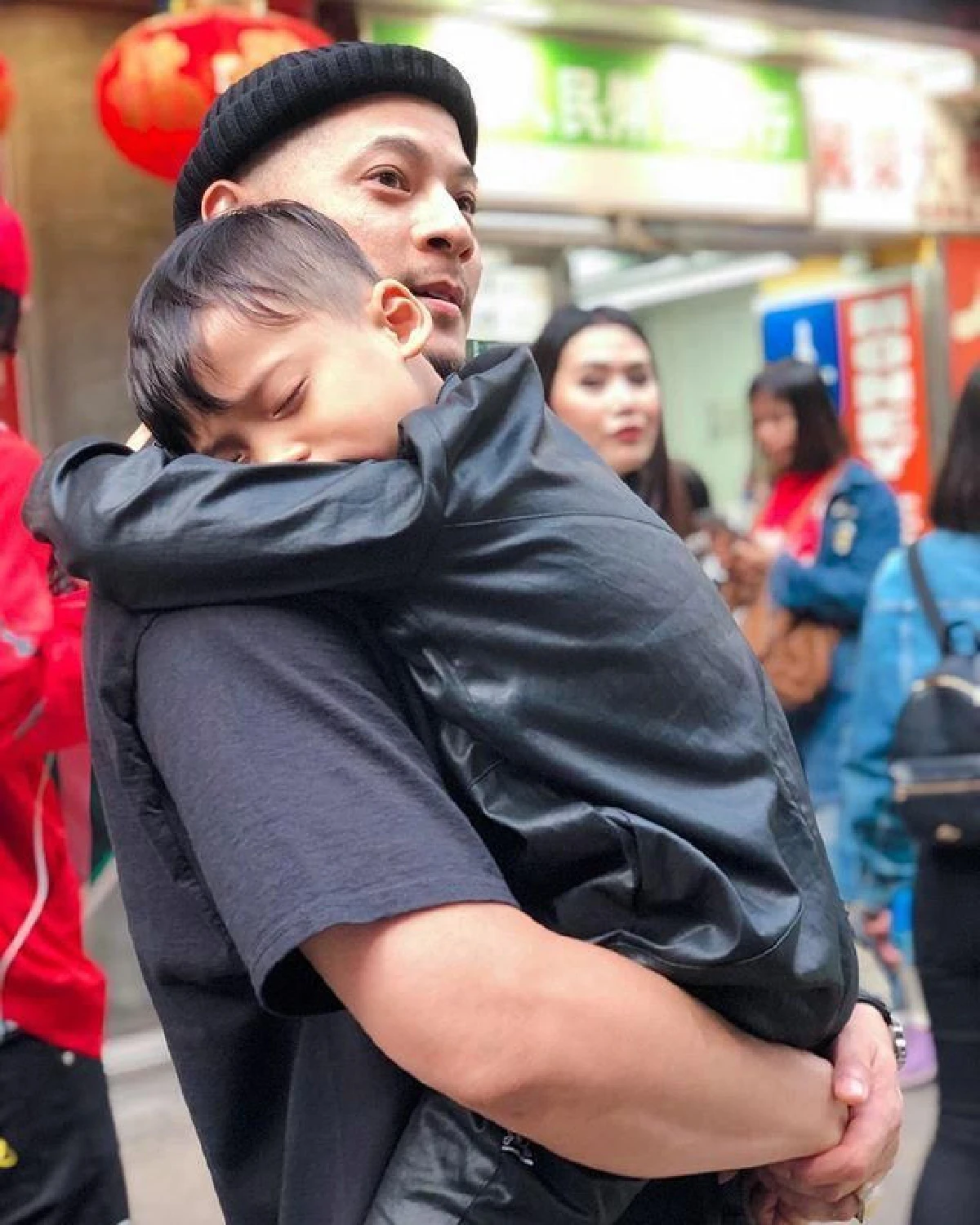 นานา เล่าถึง น้องบรู๊คลิน พยายามแต่งตัวเท่ๆเหมือน พ่อเวย์ แต่ยังขาดทองเลยไม่เป๊ะ