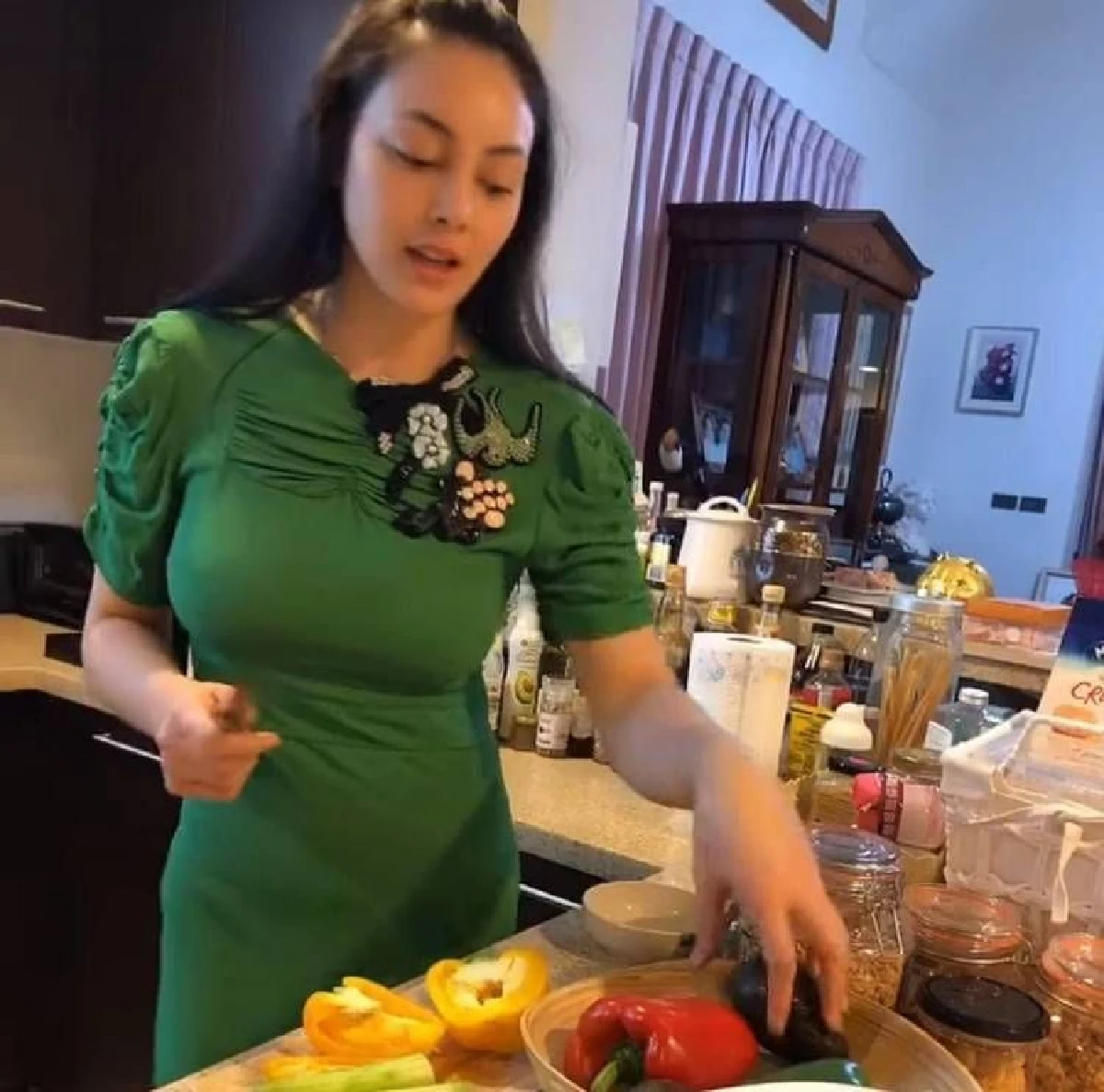 ตั๊ก บงกช ตอบกลับแบบนิ่มๆ หลังคนคอมเมนต์เสียมารยาทเรื่องหน้าอกใหญ่มาก