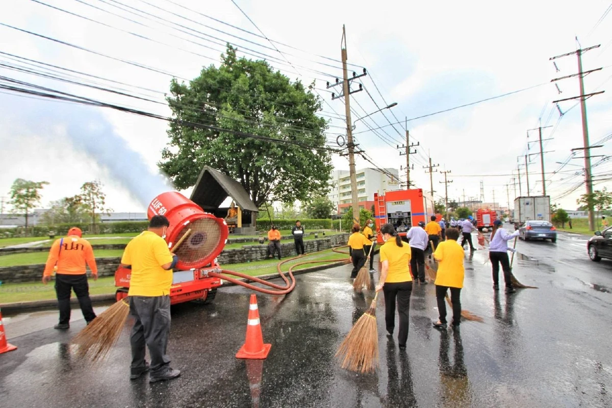 ลุยบิ๊กคลีนนิ่งสวนอุตสาหกรรมบางกะดีลดฝุ่นในอากาศ