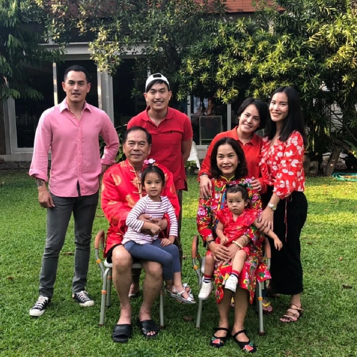 เลือดข้นกว่าน้ำ! สงกรานต์ ร่วมเฟรม แจน-เมย์ ยุติดราม่าพี่น้องเตชะณรงค์แตกคอ