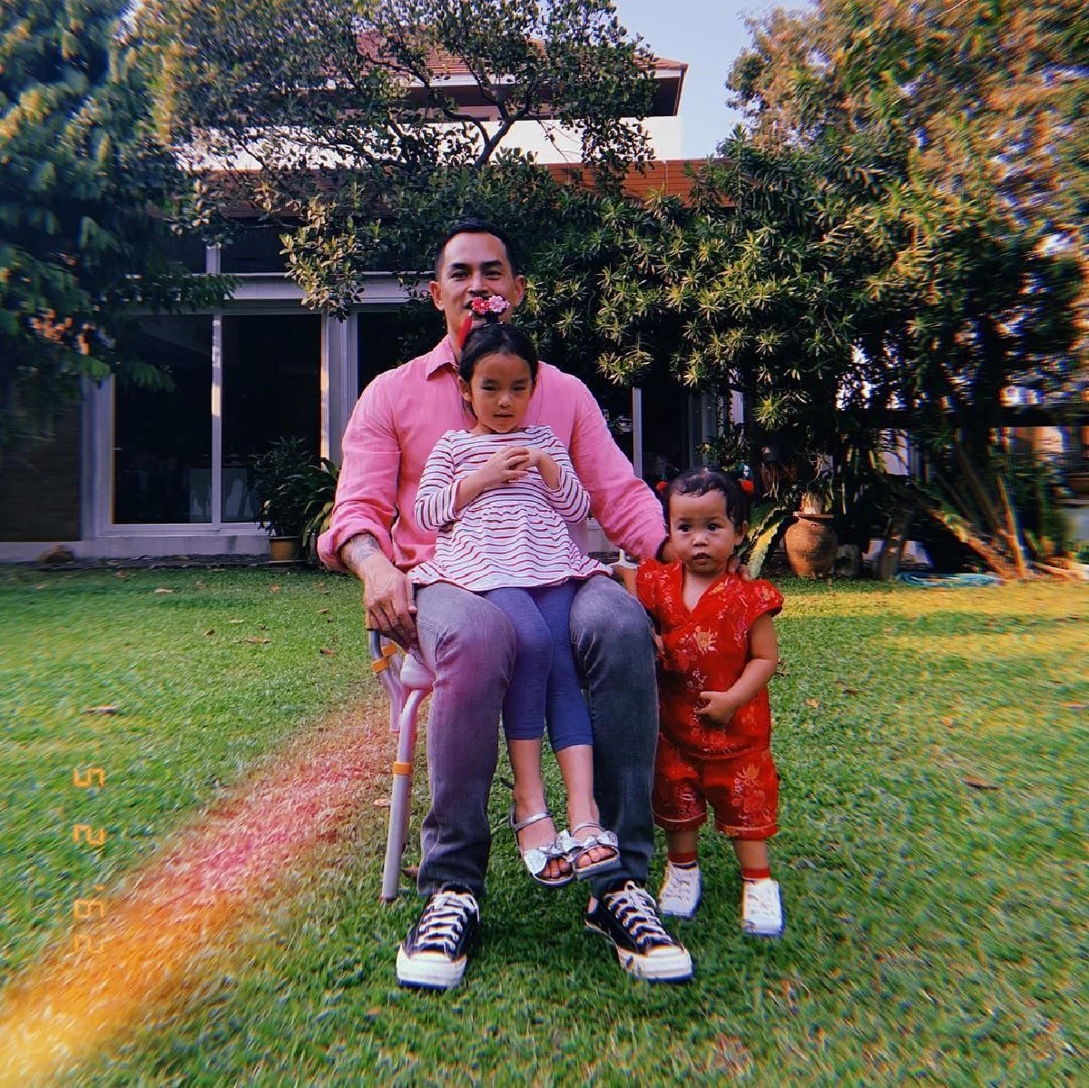 เลือดข้นกว่าน้ำ! สงกรานต์ ร่วมเฟรม แจน-เมย์ ยุติดราม่าพี่น้องเตชะณรงค์แตกคอ